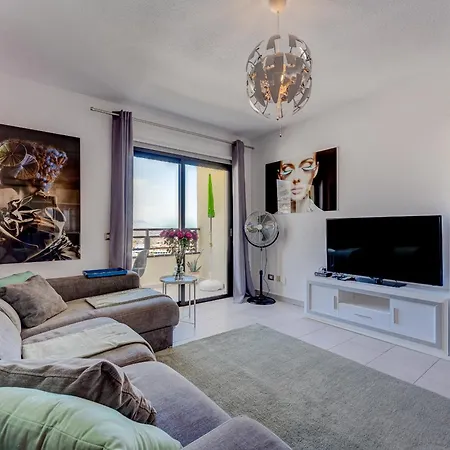 14th Floor Panoramic View 아데제