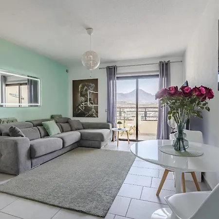14th Floor Panoramic View Apartment
